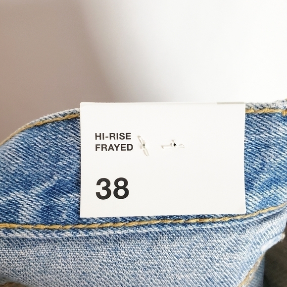 ZARA Hi rise frayed denim jean shorts distressed - Picture 4 of 4